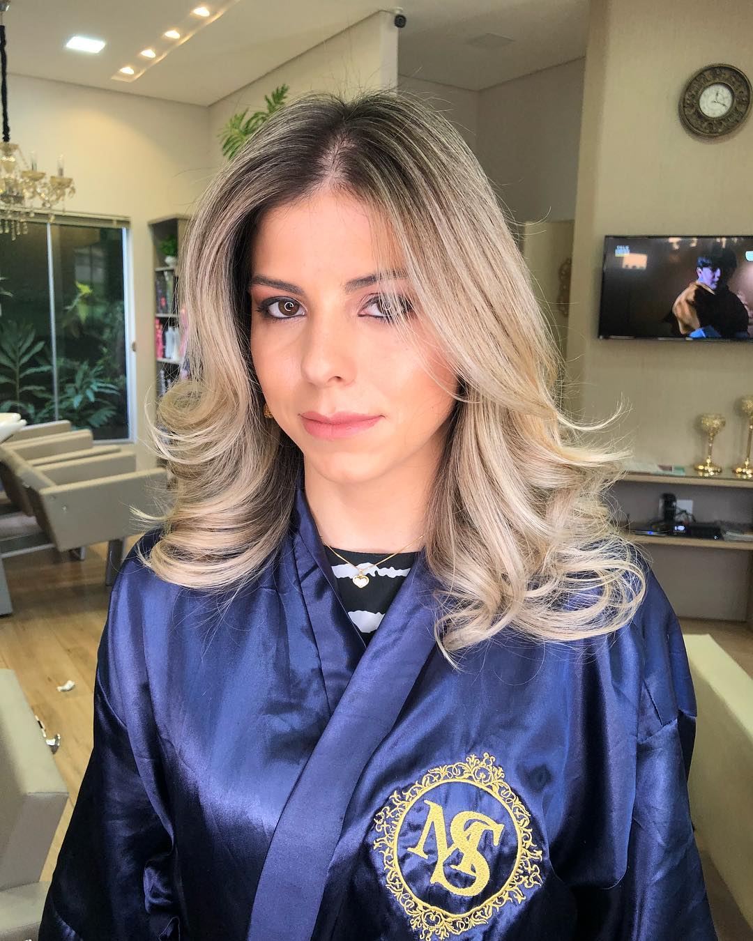 Cabeleireiro em Juína – Corte, Mechas e Hidratação no Studio MS Cabeleireiro em Juína – Corte, Mechas e Hidratação no Studio MS