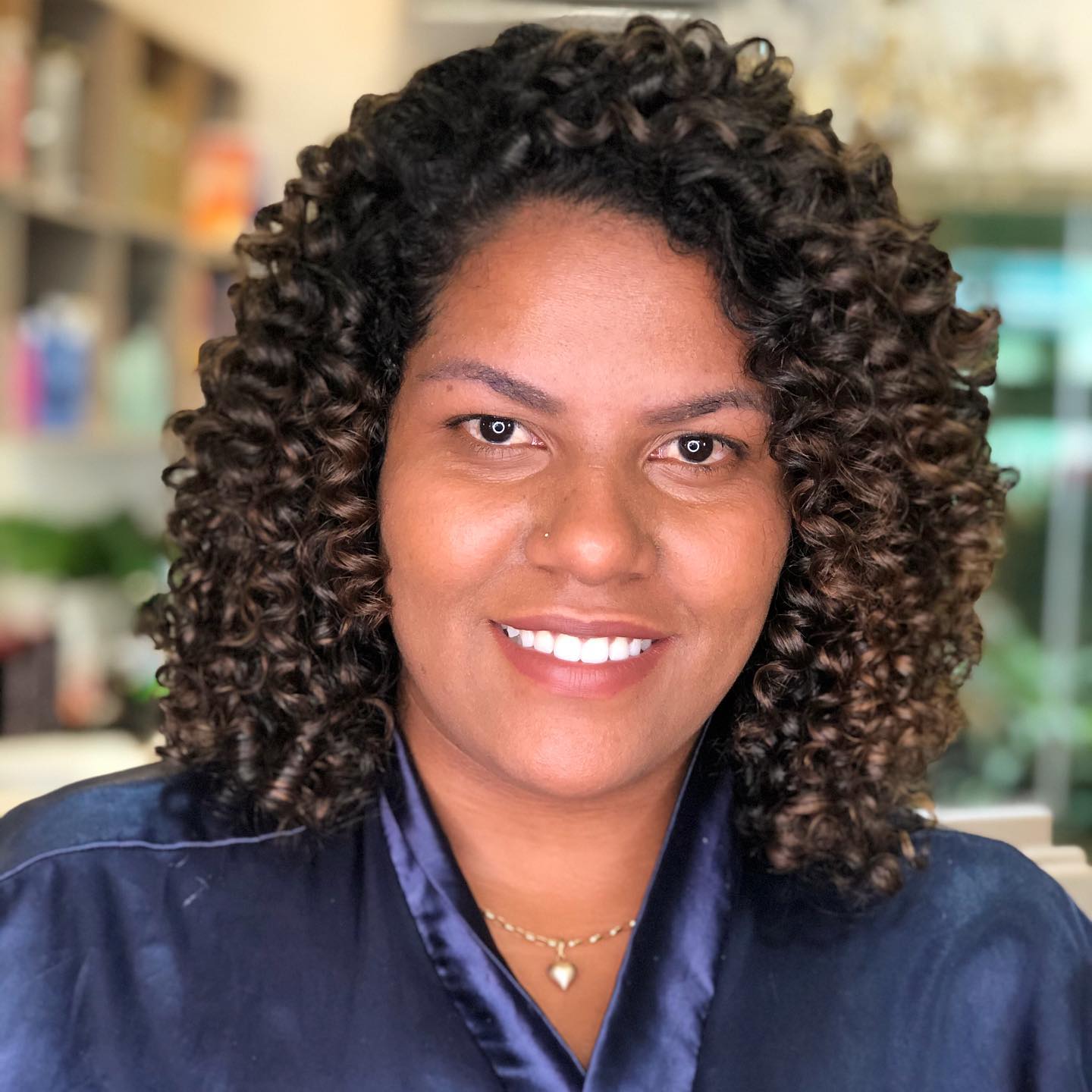 Cabelo Cacheado em Juína – Cuidados e Finalização no Studio Mauro Sandaniel Cabelo Cacheado em Juína – Cuidados e Finalização no Studio Mauro Sandaniel